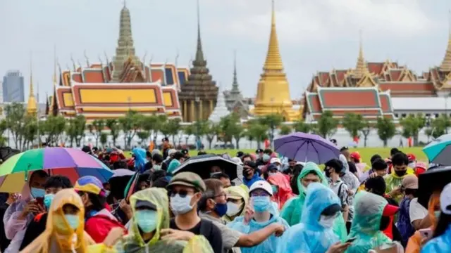 ผู้ชุมนุมที่สนามหลวง