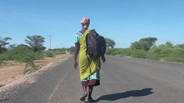 "J'ai décidé de devenir médecin de village pour pouvoir aider notre peuple." Beatrice Lokwawi