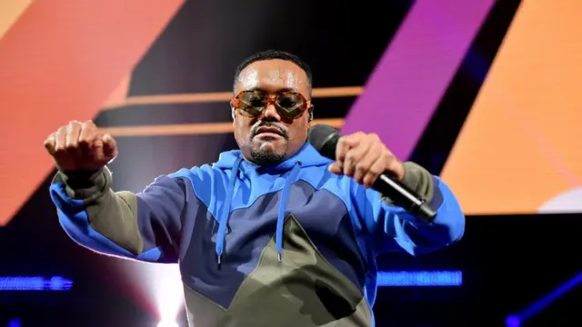 Apl de óculos escuros no show