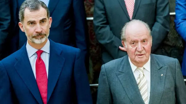 El rey Felipe VI y su padre, el rey emérito Juan Carlos I.