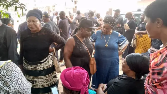 Ụmụnwanyị na-eme ngagharịiwe maka mwepu Ihedioha