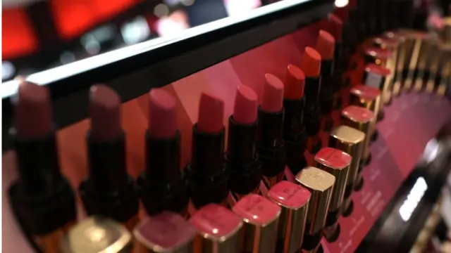 প্রসাধনী।