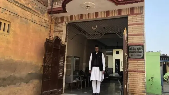 கோவிலில் நடக்கும் தசரா பூஜைக்கு பணம் கொடுத்து சத் பூஜையில் பங்கேற்றதை சஜித் ஹுசைன் நினைவு கூர்ந்தார்.