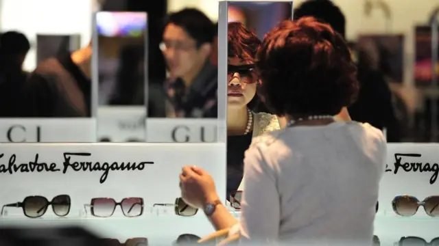 "الحيل النفسية" في تصميم المطارات لجذب الركاب