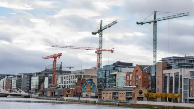 Viviendas en construcción en Dublín.