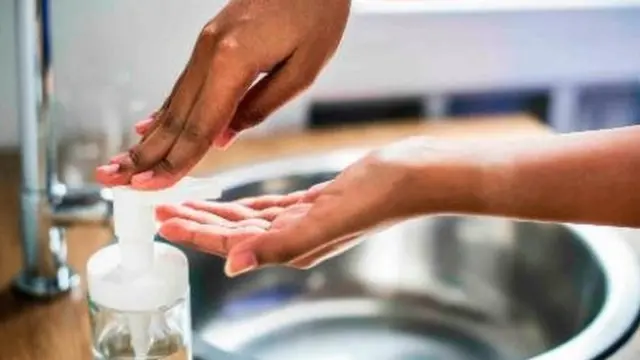 Ẹni to n tẹ ọsẹ ifọwọ si ọwọ