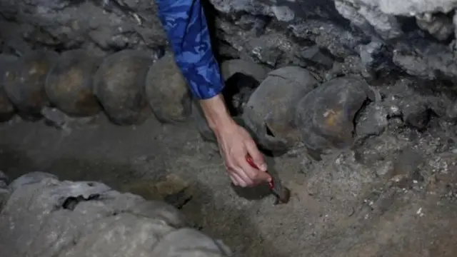 ভবনের খুলি