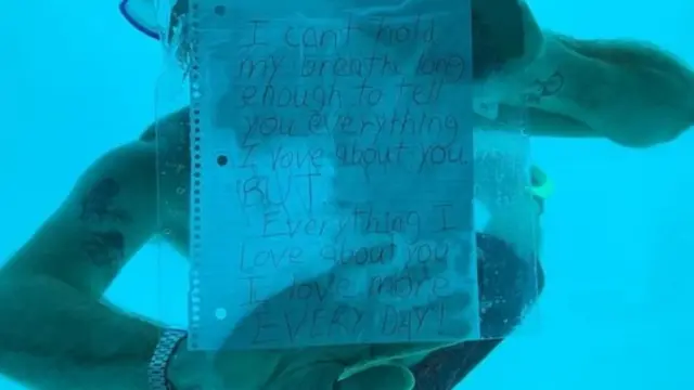 "Je ne peux pas retenir mon souffle assez longtemps", avait écrit Steven Weber sur une feuille insérée dans un sac de plastique transparent.