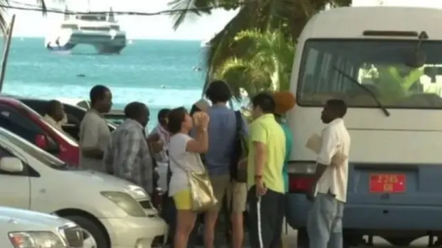 Watalii kisiwani zanzibar