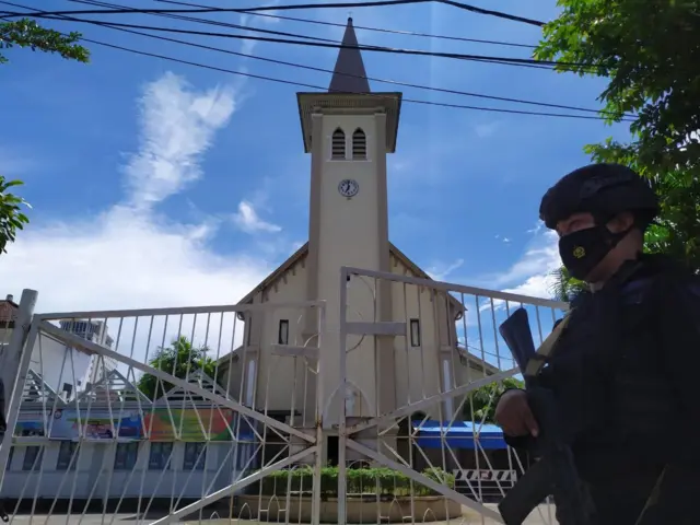 bom Makassar, gereja