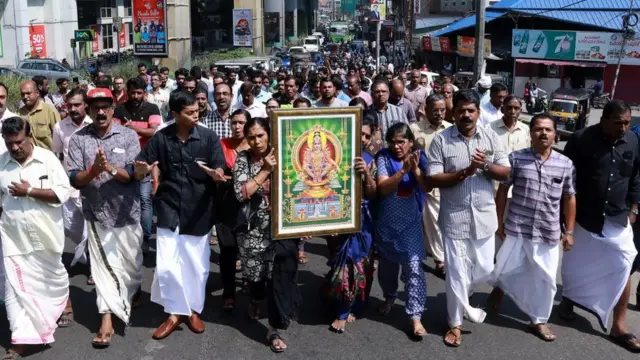 Manifestantes na Índia exibem foto da divindade hindu Ayyappabet365 cupom bonusprotesto após a entradabet365 cupom bonusduas mulheres no templo Sabarimala,bet365 cupom bonusKochi, no sul do estadobet365 cupom bonusKerala,bet365 cupom bonus2bet365 cupom bonusjaneirobet365 cupom bonus2019