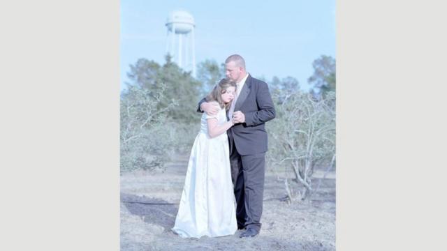 Erin Hope Smallwood,da para jogar online na mega sena13 anos, e seu pai, Jay, na Louisiana