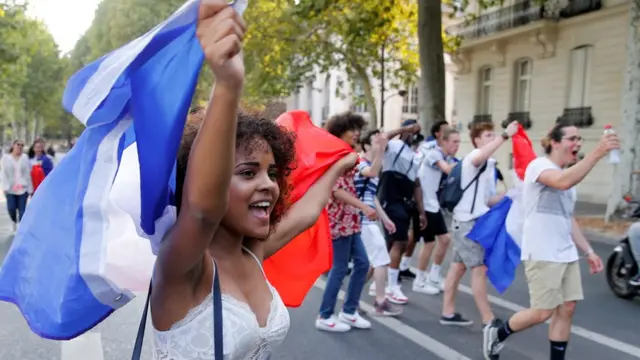 Французские болельщики в Париже