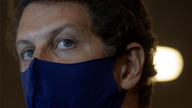 Ricardo Salles usando máscara