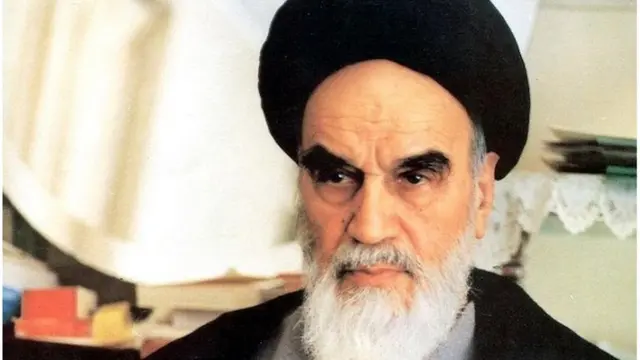 مطابق قوانین فعلی در ایران توهین به آیت الله خمینی جرم است و افرادی که به این اتهام محکوم می شوند با مجازاتی از شش ماه تا دو سال حبس رو به رو هستند