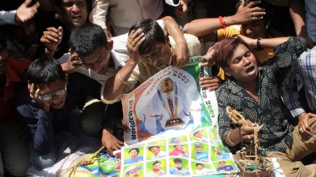 ২০০৭য়ে বাংলাদেশের কাছে হারার পর ভারতীয় ক্রিকেটের ছদ্ম 'শ্রাদ্ধ' করছেন ক্ষুব্ধ সমর্থকরা