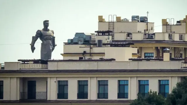 อุนสาวรีย์ของกาการินที่ทำจากไทเทเนียมในกรุงมอสโก มีความสูงถึง 42.5 เมตร