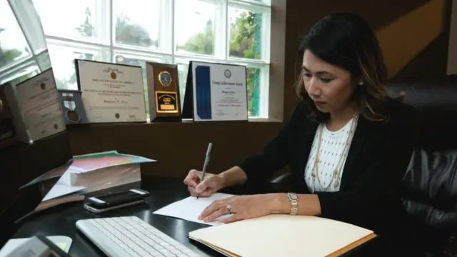 Bà Murphy nói bà tham gia vào cuộc đua này vì quá thất vọng bởi cơ chế thiếu hiệu quả và bế tắc tại Washington.