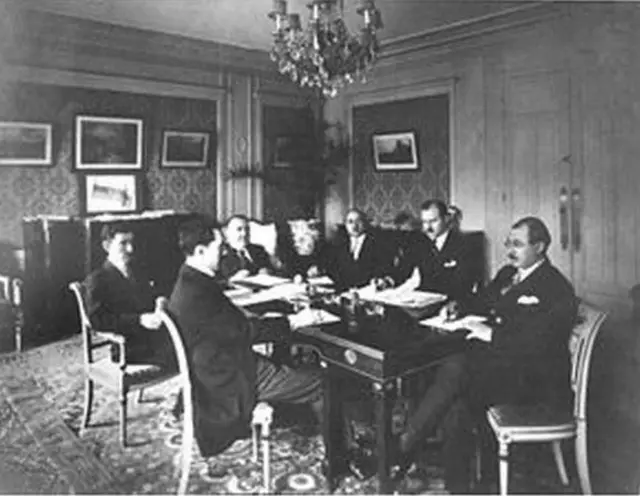 Azərbaycan nümayəndə heyəti üzvlərinin Paris sülh konfransı günlərində iclası.