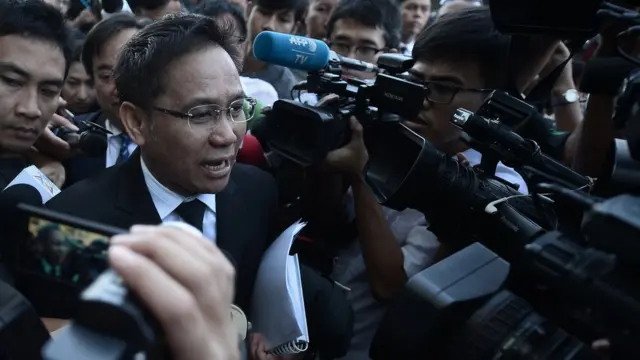 นายนรวิชญ์ หล้าแหล่ง ทนายความของ น.ส.ยิ่งลักษณ์ กล่าวก่อนเข้าฟังคำพิพากษาในเช้าวันนี้ (27 ก.ย.) ว่าไม่ได้รับการติดต่อใดๆ จาก น.ส.ยิ่งลักษณ์ ก่อนหน้านี้