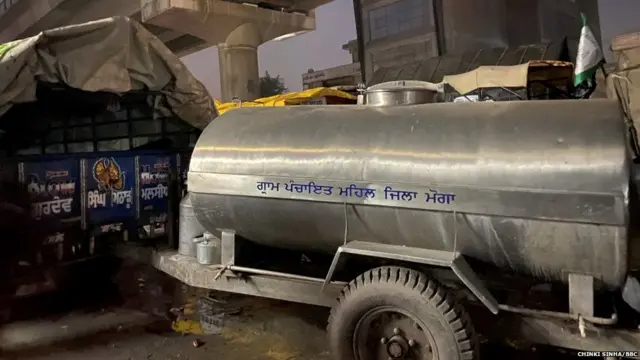 किसान विरोध प्रदर्शन में वॉटर टैंकर