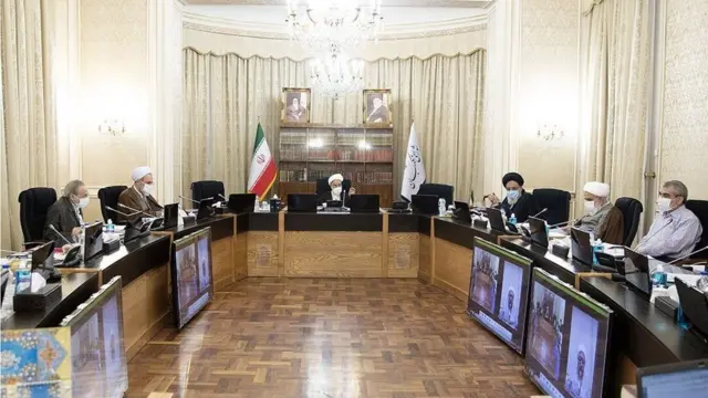 شورای نگهبان نهادی بسیار قدرتمند با ۱۲ عضو است