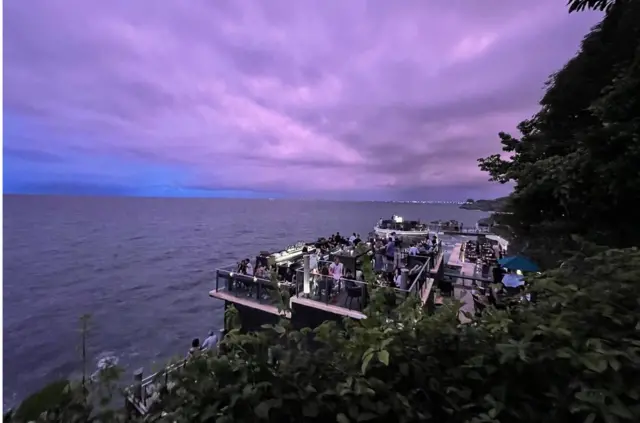 一些原本就知名的景點和酒店率先開始復蘇,甚至在11月出現房間訂滿的情況