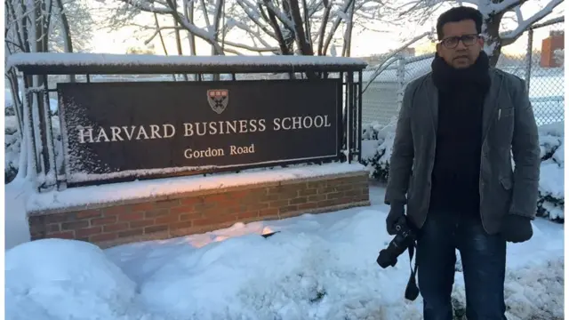 திரைப்படத்தின் இயக்குநர் சந்தோஷ்