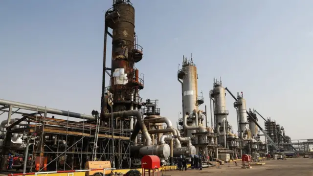 موقع حقل نفط في السعودية