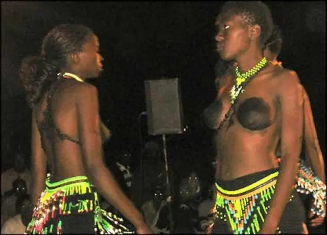 Ndebele village women wey no cover chest