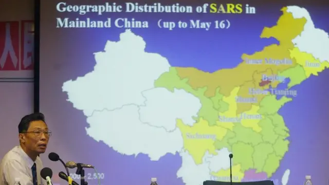 SARS, foto de rueda de prensa de 2003.