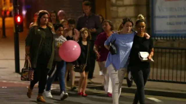 මැන්චෙස්ටර් ප්‍රහාරය එල්ල කෙරුණේ ගෘහස්ත සංගීත සංදර්ශනයකට සහභාගී වෙමින් සිටි ගීතලෝලීන් ඉලක්ක කර ගෙනයි.