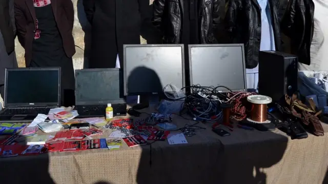 دغې ډلې وروسته تر هغه چې له قربانیانو فلم اخیست، نو په جعلي سندونو به یې ځان د امنیتي ځواکونو غړي ورپېژندل او هغوی چې په بد حالت کې فلم ترې اخیستل شوی مجبوره کړای شوي چې آن تر ۱۲۰ زرو ډالرو ورکړي.