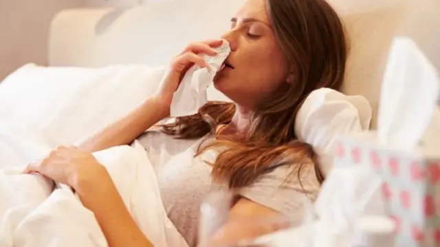 Больная лежит в постели