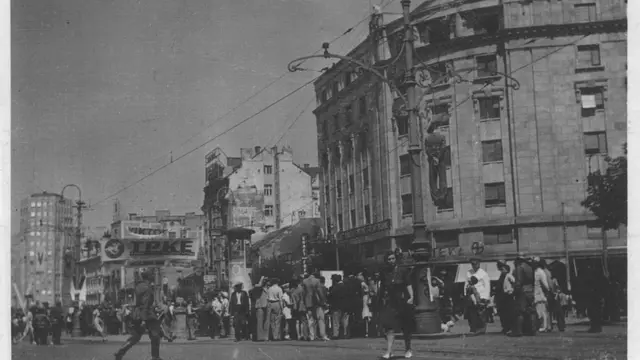 Okupljeni na Terazijama 1941. godine