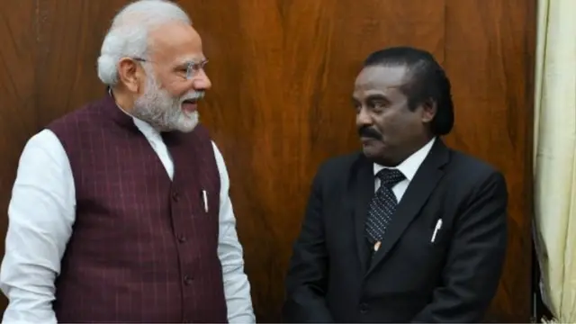 વડા પ્રધાન નરેન્દ્ર મોદી સાથે વસંતકુમાર