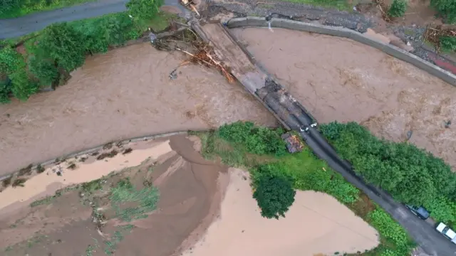 Rize'de Temmuz ayında yaşanan selde hasar gören bir köprü