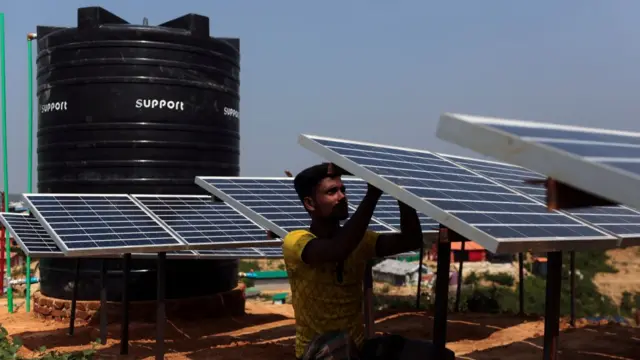 বিদ্যুতের বিকল্প হিসেবে অনেক জায়গাতেই সৌর বিদ্যুতের ব্যবহার শুরু হয়েছে।