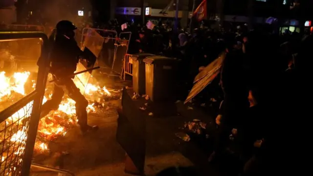 Barricadas durante las protestas en Barcelona.