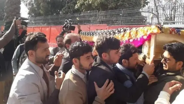 د ملاله میوند جنازه په شېرزي لوبغاړي کې وشوه.