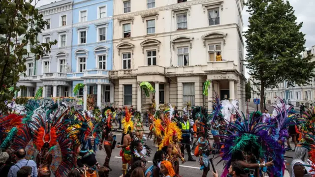 انطلق مهرجان هذا العام بمشاركة عارضين من الجالية الكاريبية ذات الأصول الأفريقية.