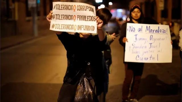 Manifestantes en contra de la decisión del gobierno guatemalteco de expulsar a la Cicig.
