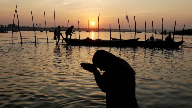 पुरस्कार दिये गये लेकिन वैज्ञानिकों को नहीं!