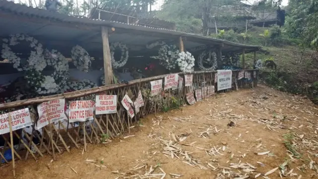 ओटिंग गांव में क़ब्रें