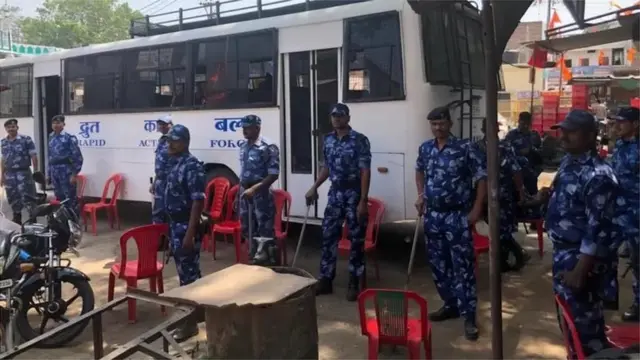 ఖార్గోన్ నగరంలో కర్ఫ్యూ సడలించినా ఉద్రిక్త పరిస్థితులు కొనసాగుతున్నాయి