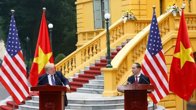 美国总统特朗普与越南总统陈大光。