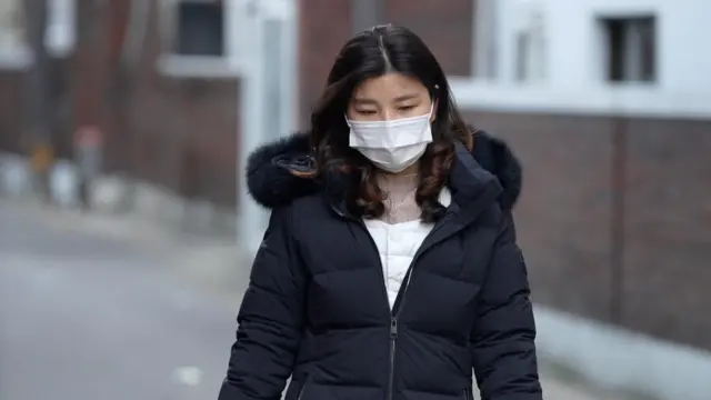 골목을 걷는 이유정씨