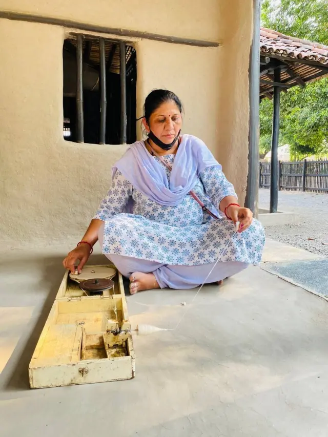 सूत कताईचे काम