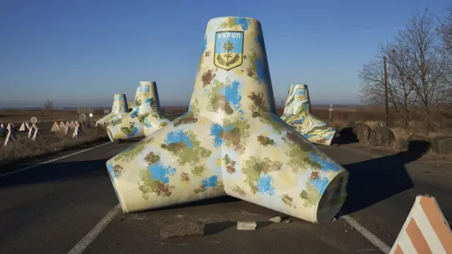 Тетраподы под Мариуполем