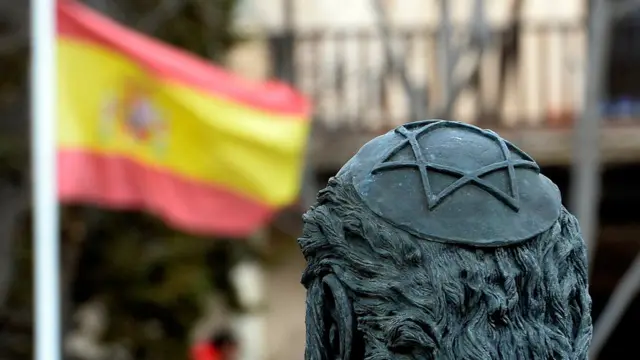 Bandera e escultura